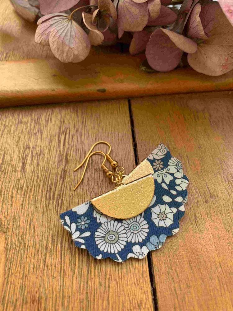 Boucles d'oreillles éventail Liberty June's Meadow navy