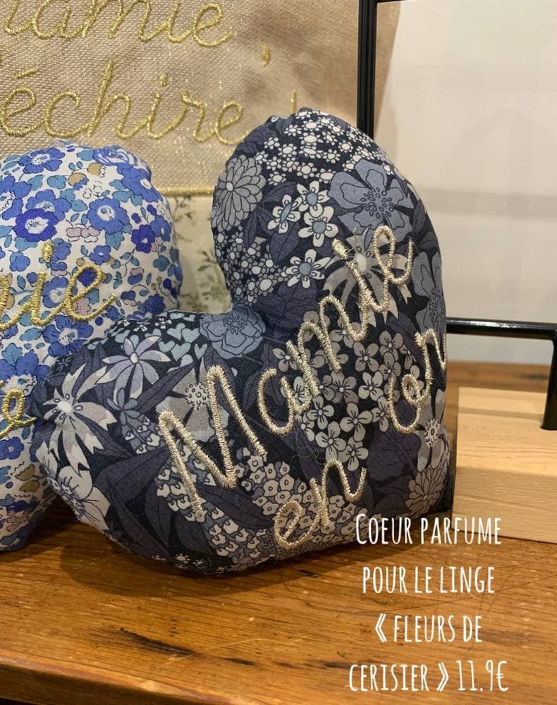 Coeur parfumé pour le linge brodé Ciara