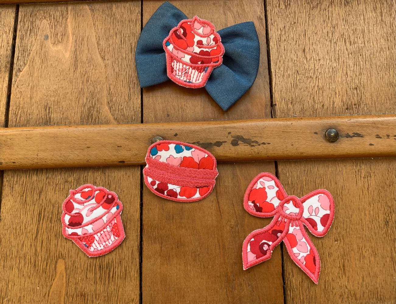Barrette brodée cupcake Liberty au choix sur commande