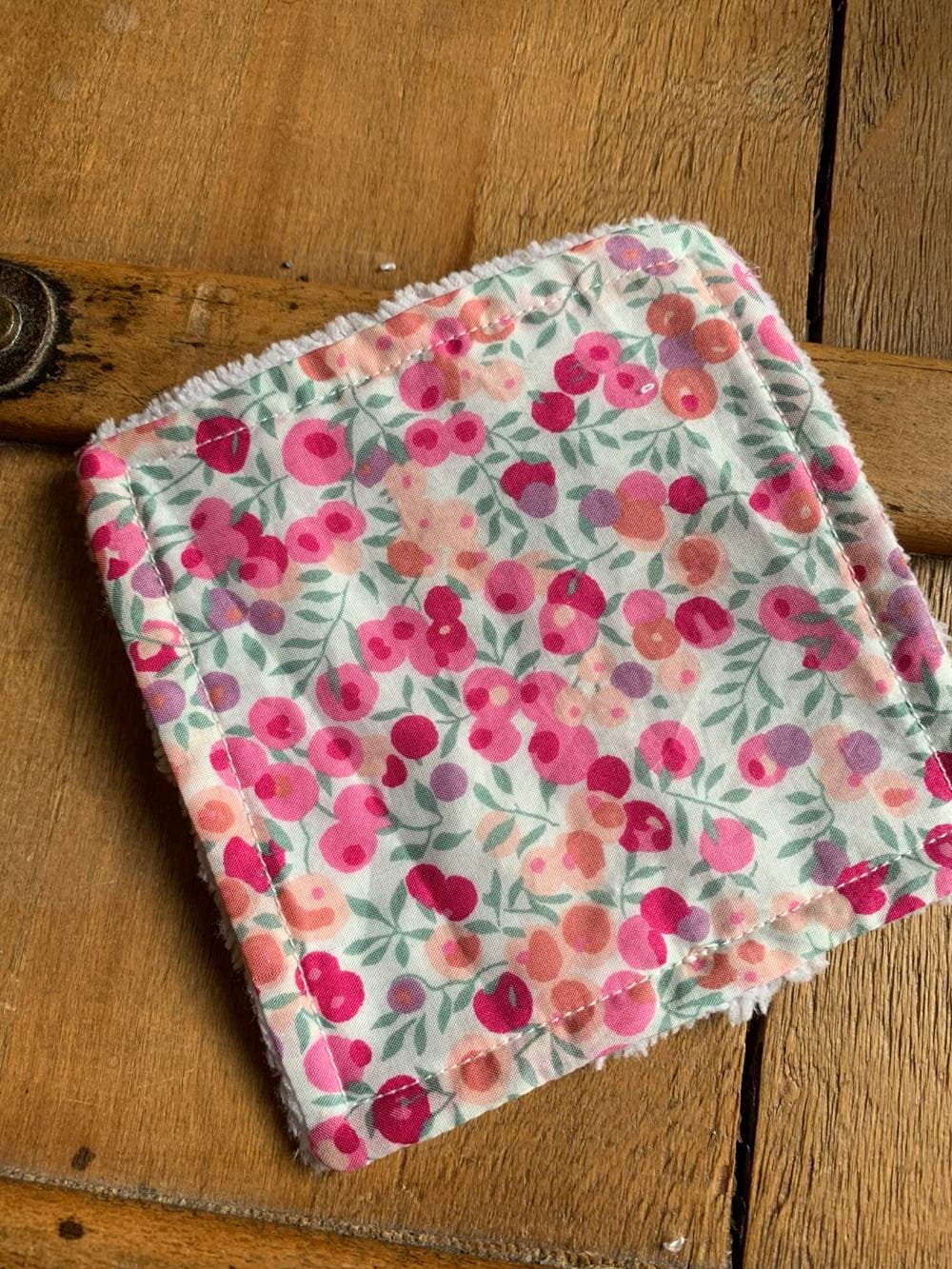 Lingette Liberty éponge de bambou Wiltshire Summer garden