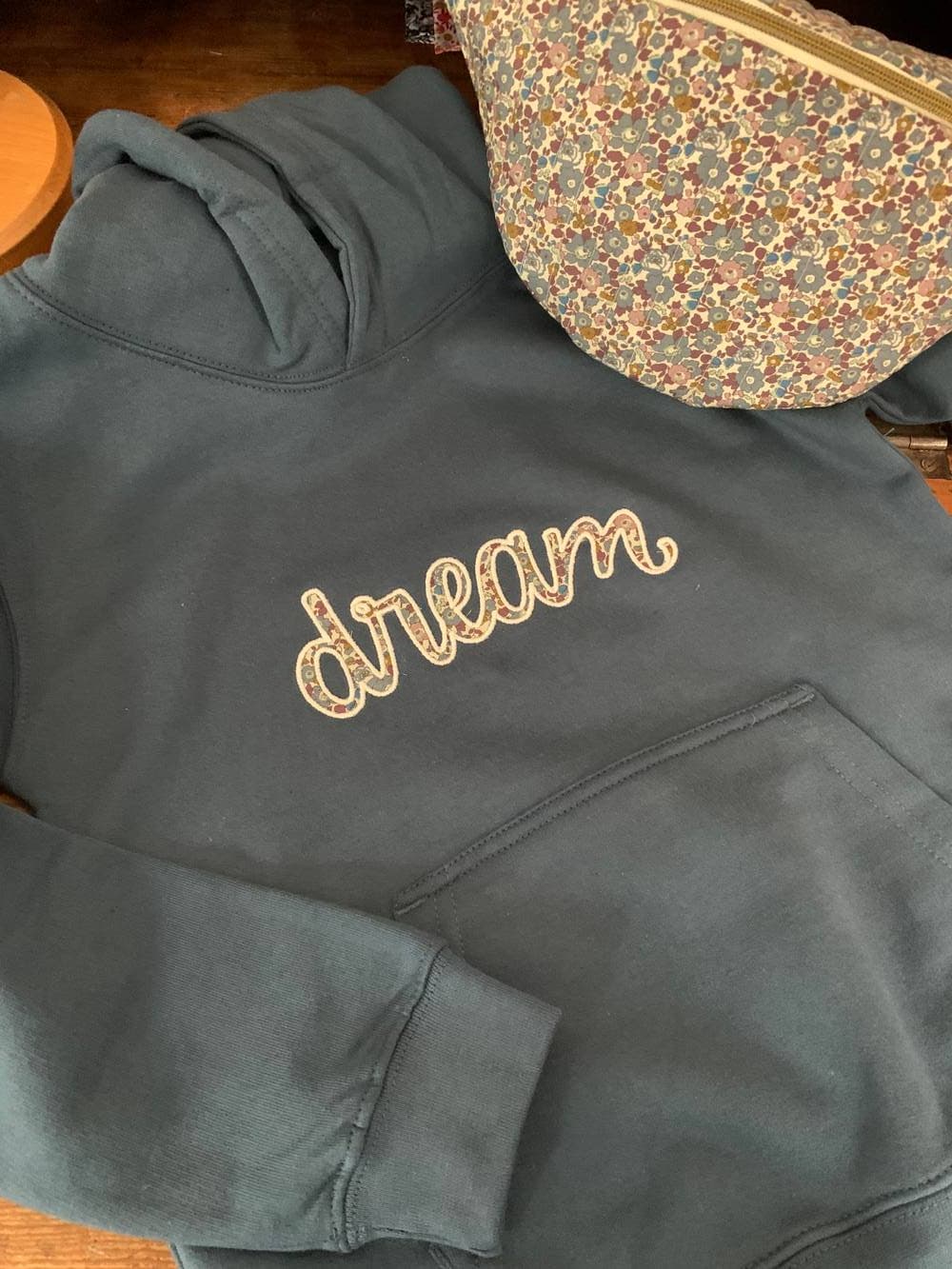 Sweat à capuche coloris au choix à personnaliser