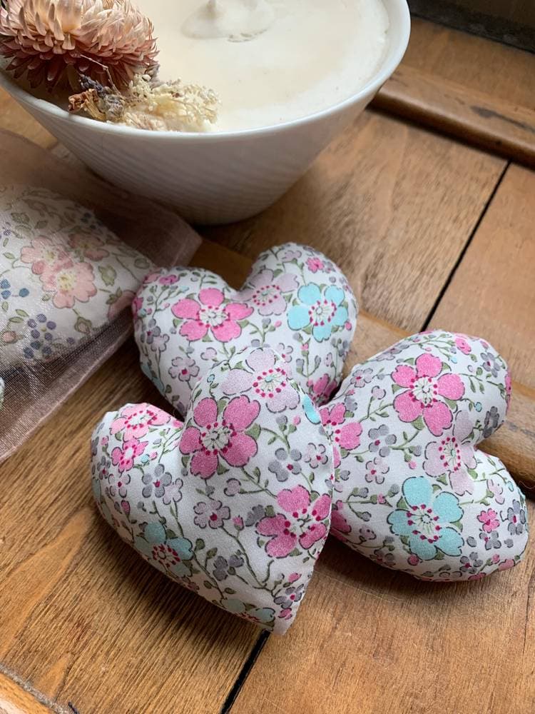 Lot de 3 petits coeurs parfumés à la cire Liberty au choix sur commande