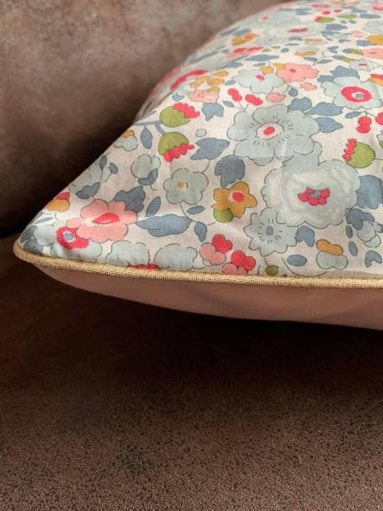 Housse de coussin 40 x 40 cm Liberty classique au choix avec ou sans passepoil