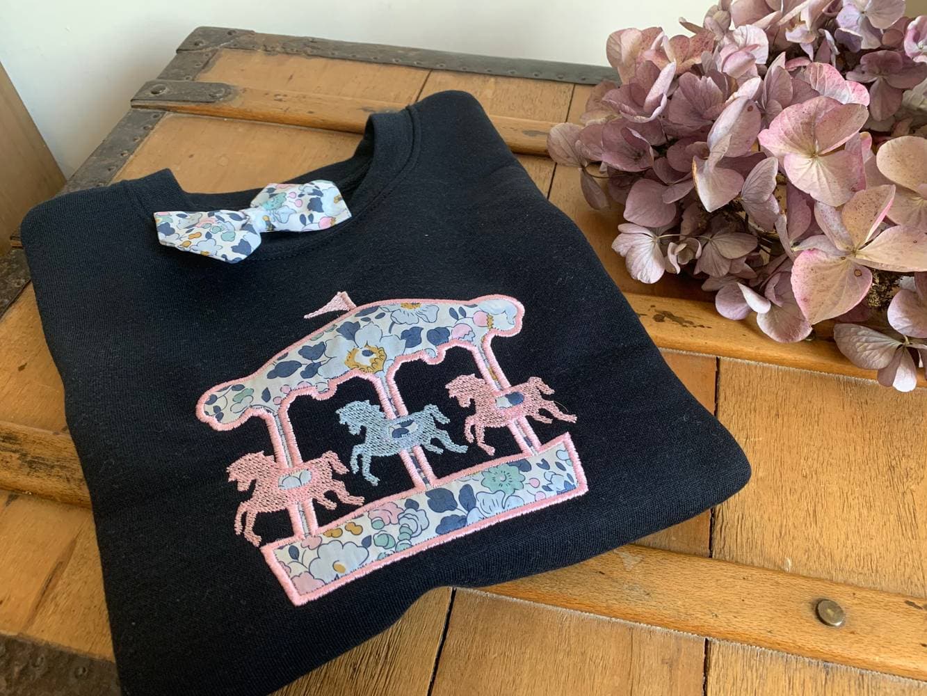 Sweat marine à personnaliser Broderie Liberty sur commande