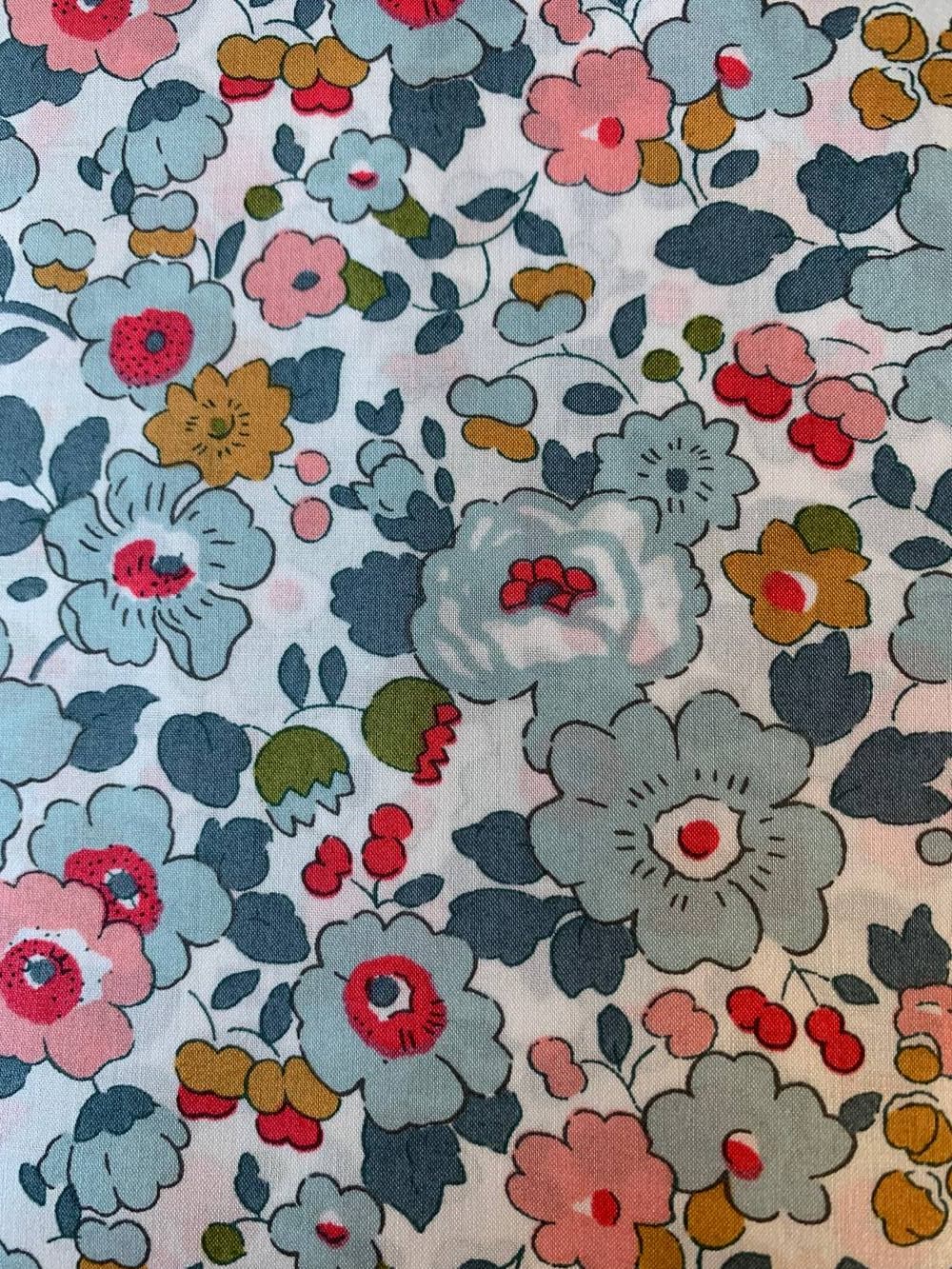 Liberty Betsy Porcelaine vendu par multiples de 10 x 137 cm