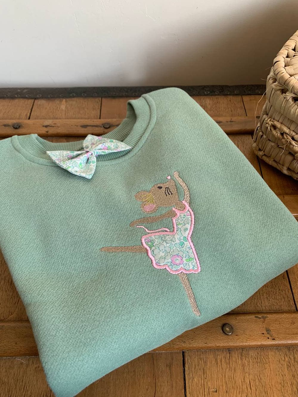 Sweat molletonné vert amande à personnaliser