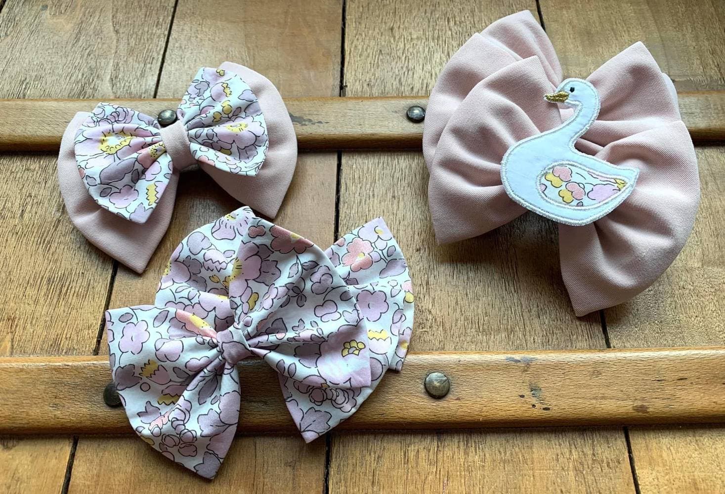 Barrette brodée cygne Liberty au choix sur commande