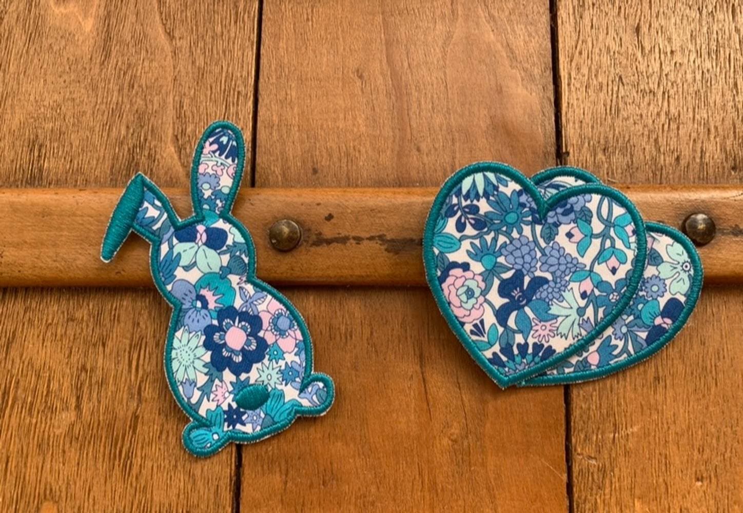 Barrette brodée silhouette lapin sur commande