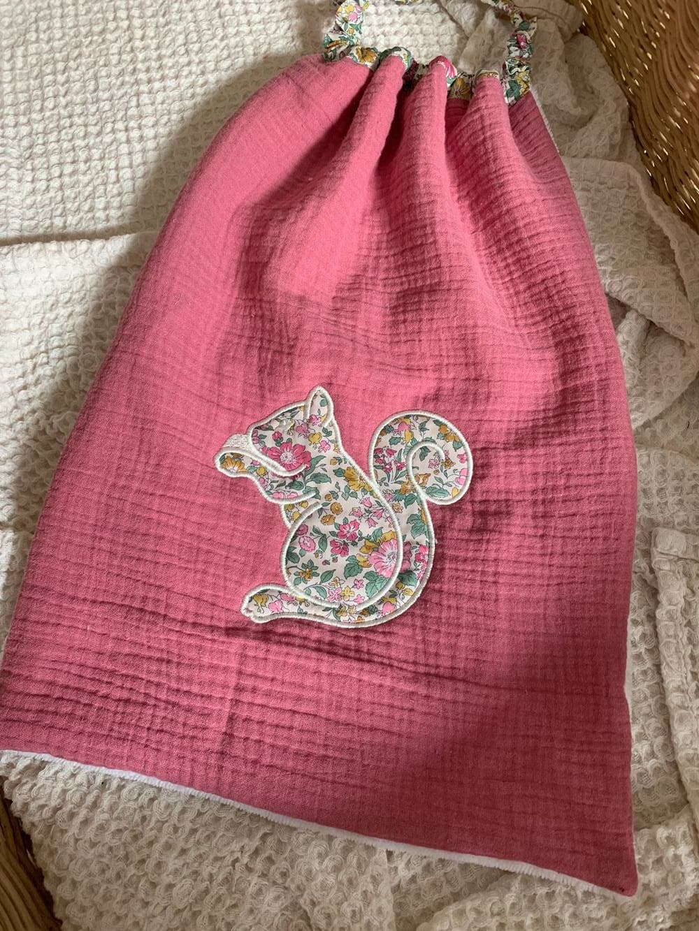 Serviette à enfiler Liberty brodée