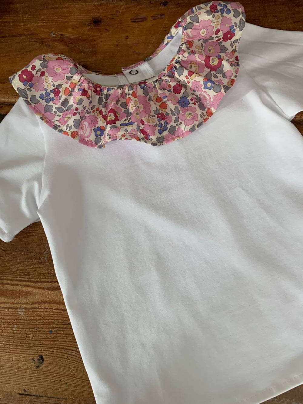 Tee-shirt à col avec ou sans broderie