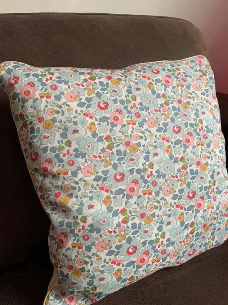 Housse de coussin 40 x 40 cm Liberty classique au choix avec ou sans passepoil