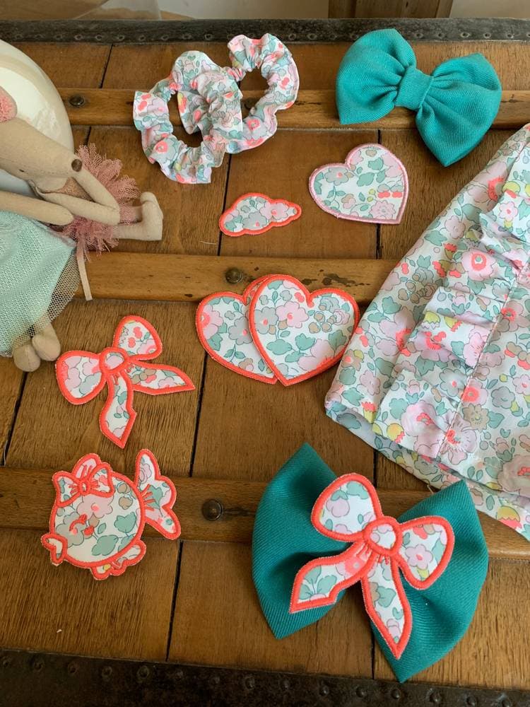 Barrette brodée noeud de cérémonie Liberty au choix sur commande