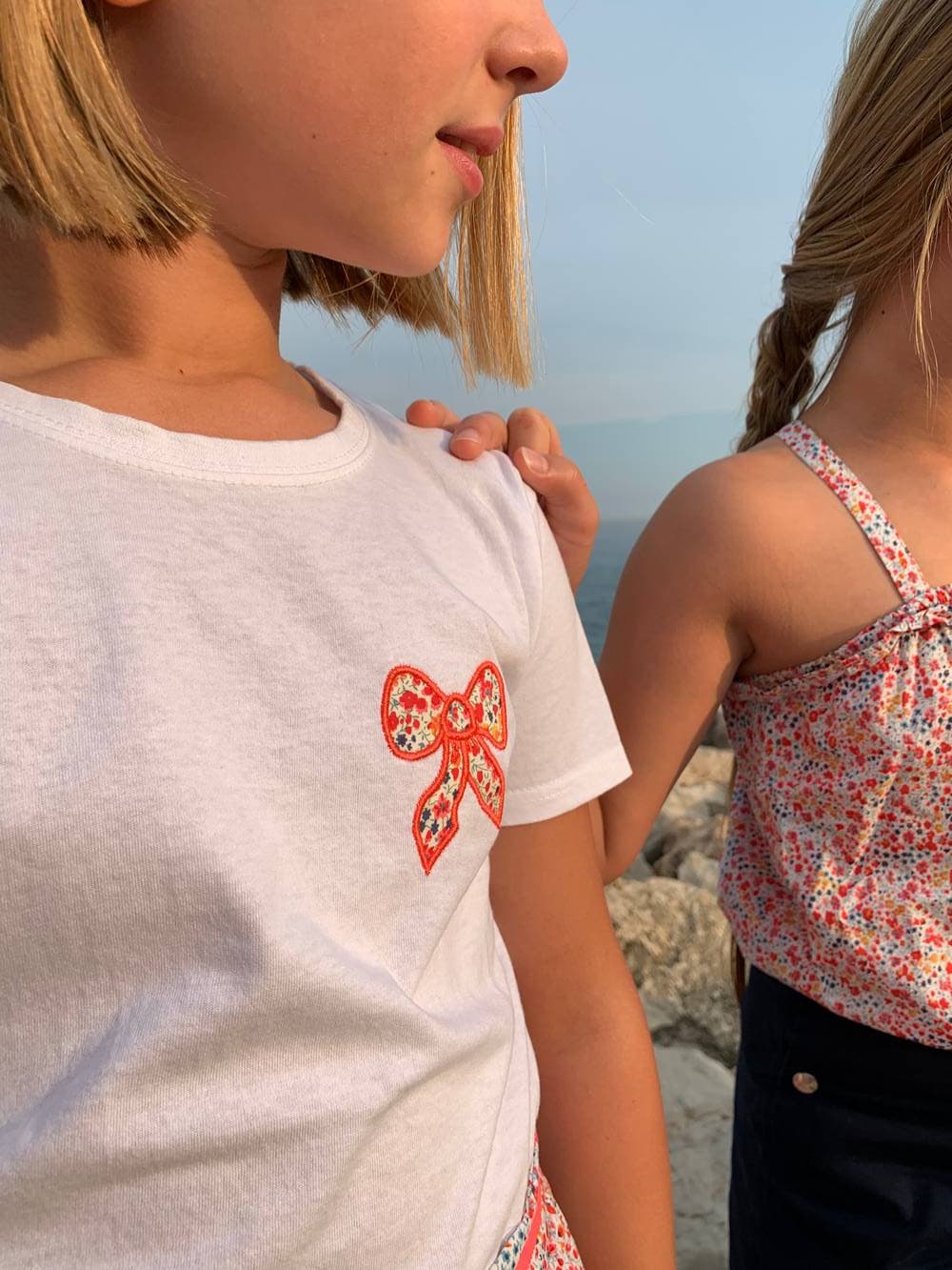 Tee-shirt (blanc, rose, marine) manches courtes coupe ceintrée à personnaliser