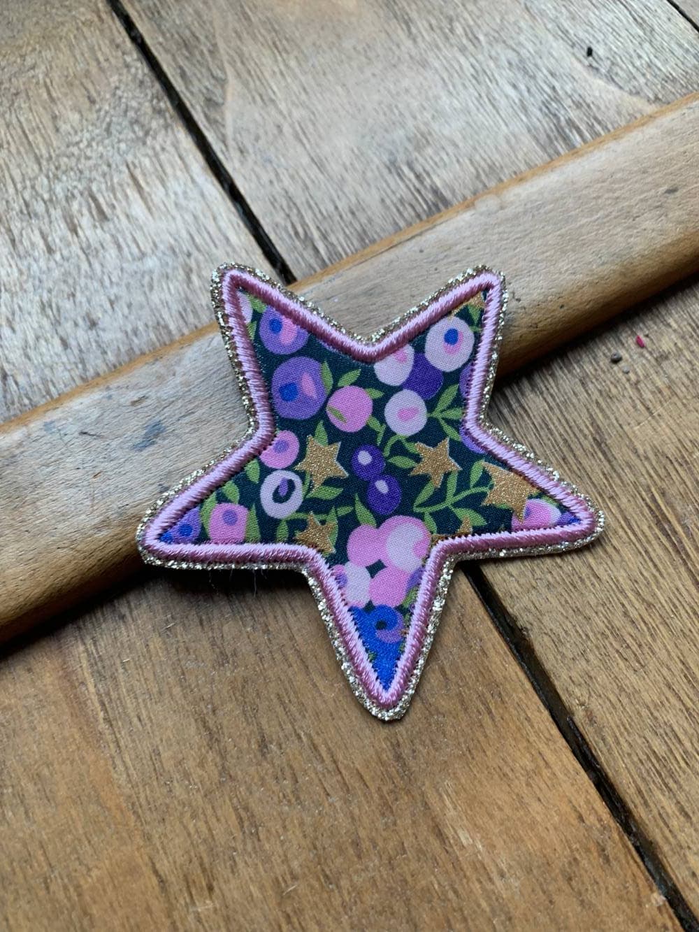 Barrette brodée Etoile Liberty Wilsthire stars violet